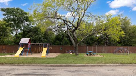 30 Pembroke Lane San Antonio TX 78240