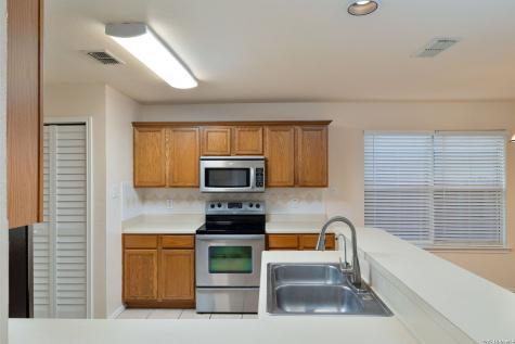 30 Pembroke Lane San Antonio TX 78240