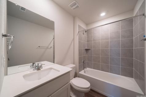 111 Sabine Gull San Antonio TX 78253