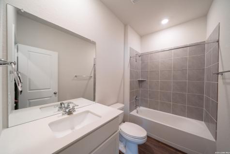 111 Sabine Gull San Antonio TX 78253
