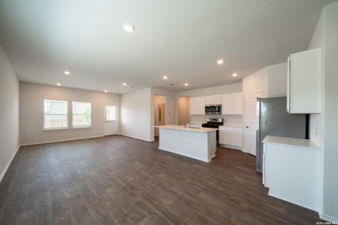 111 Sabine Gull San Antonio TX 78253