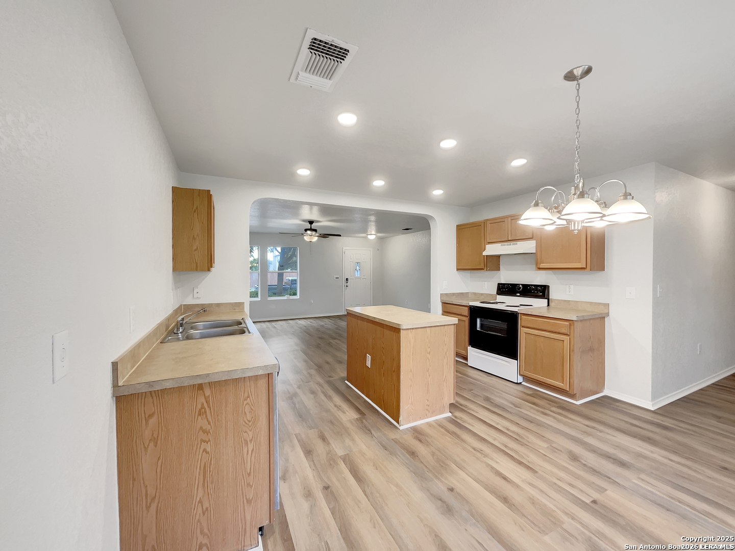 6010 Blossom Bend San Antonio TX 78218