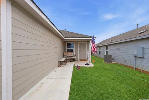 140 Maverick Cove Pleasanton TX 78064