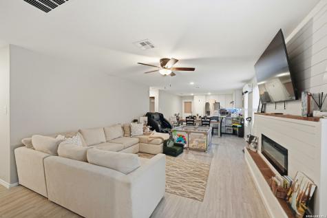 140 Maverick Cove Pleasanton TX 78064