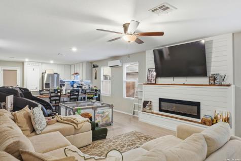 140 Maverick Cove Pleasanton TX 78064