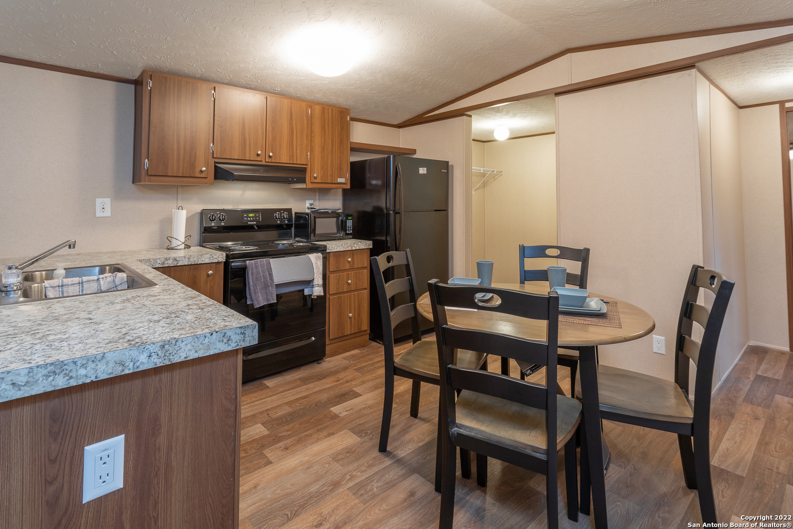 2204 Avenue K Hondo TX 78861