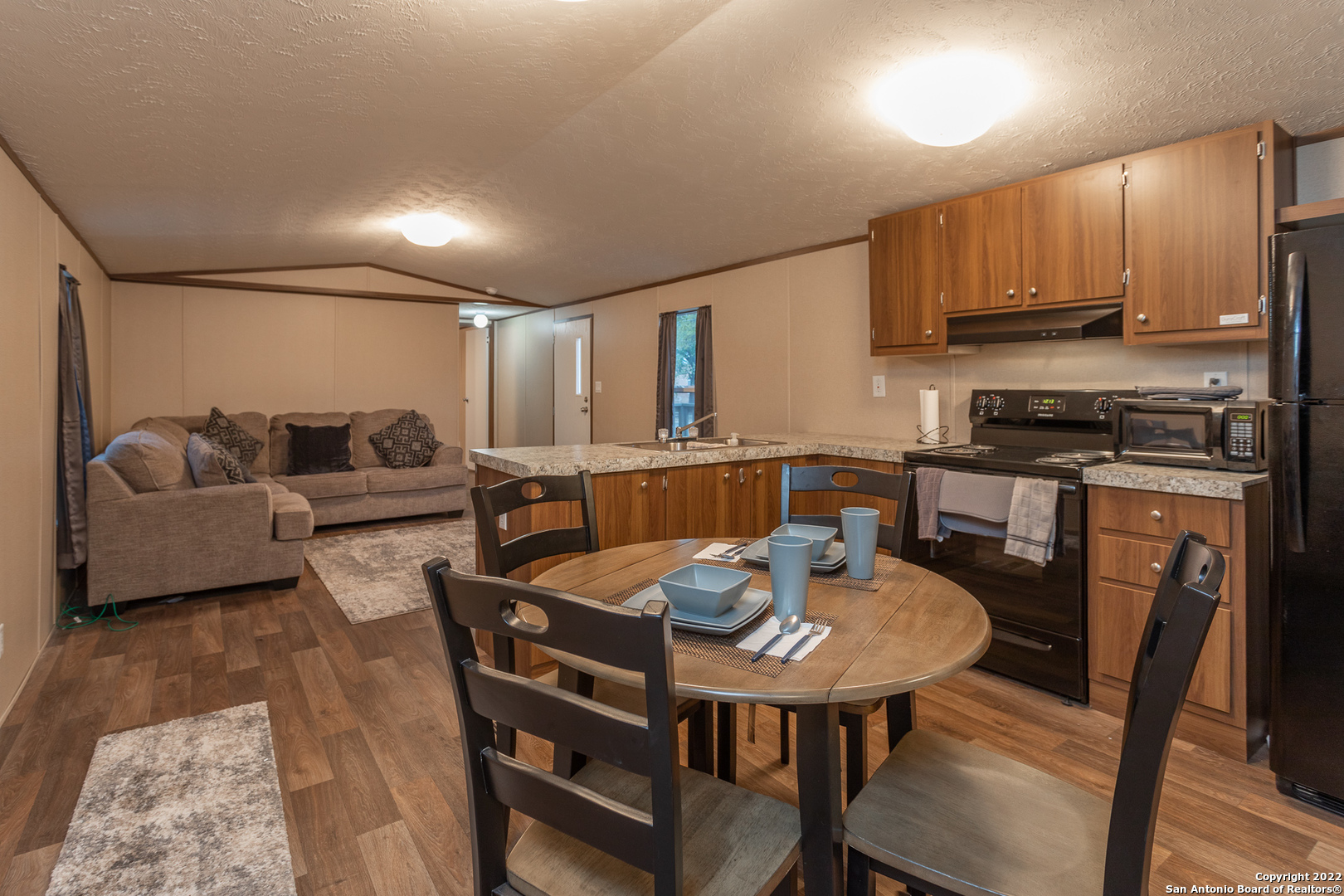 2204 Avenue K Hondo TX 78861