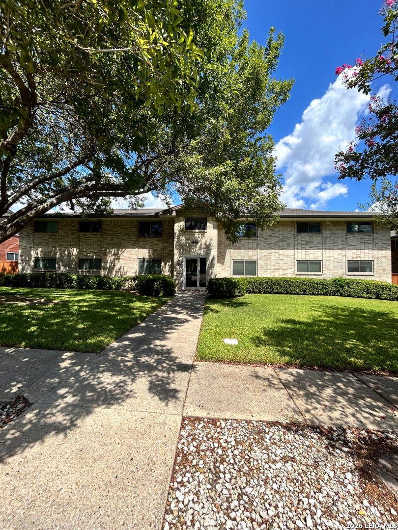 223 W Silver Sands Drive San Antonio TX 78216