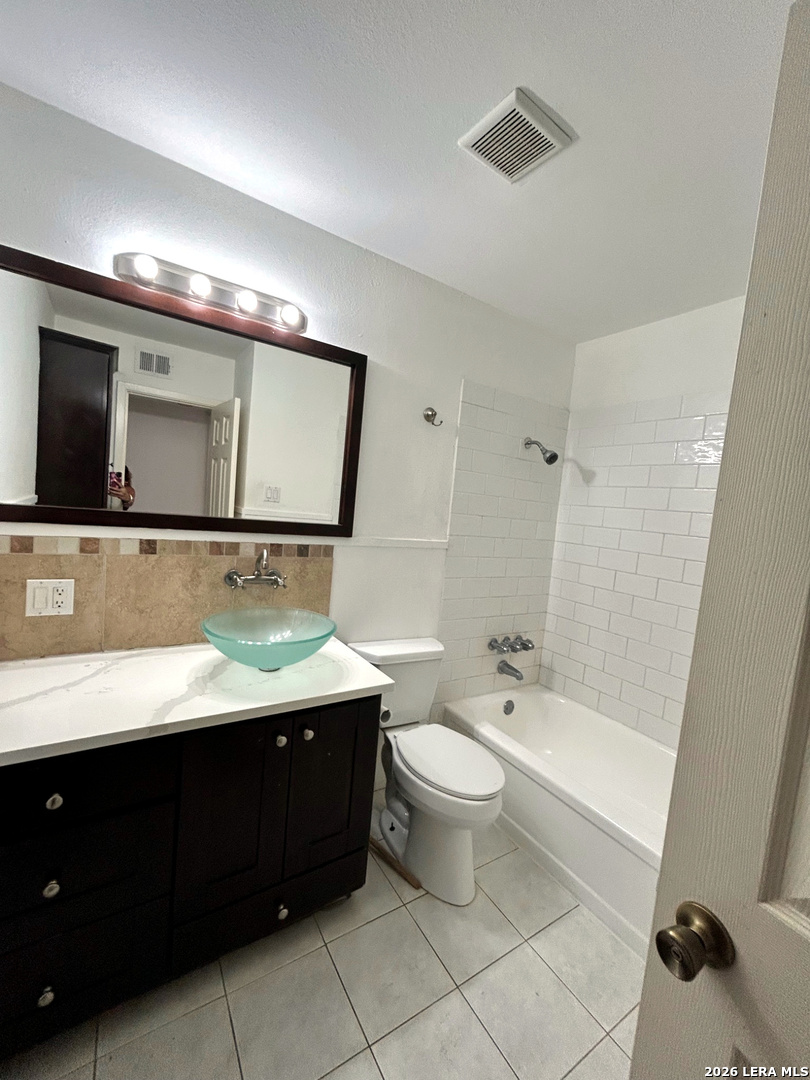 223 W Silver Sands Drive San Antonio TX 78216
