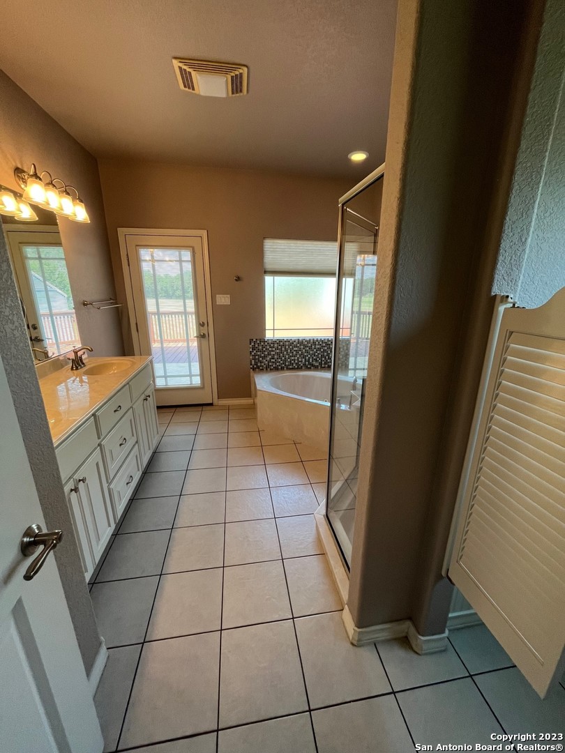 1835 White Tail Lane Bandera TX 78003