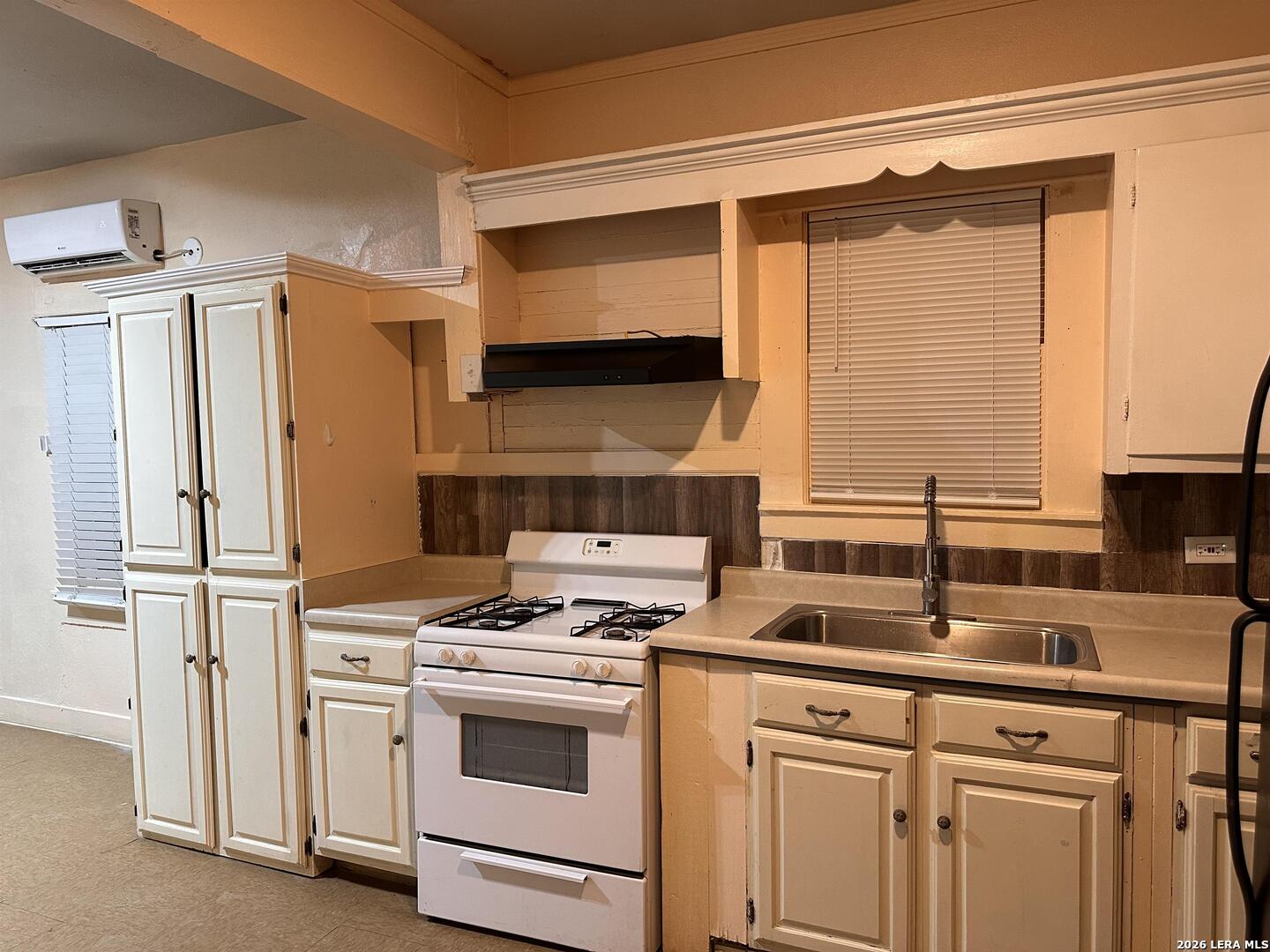 1319 Leal San Antonio TX 78207
