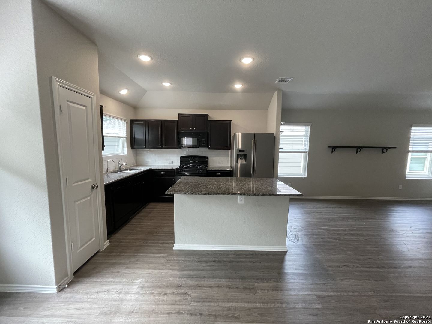 3918 Stanley Park Converse TX 78109