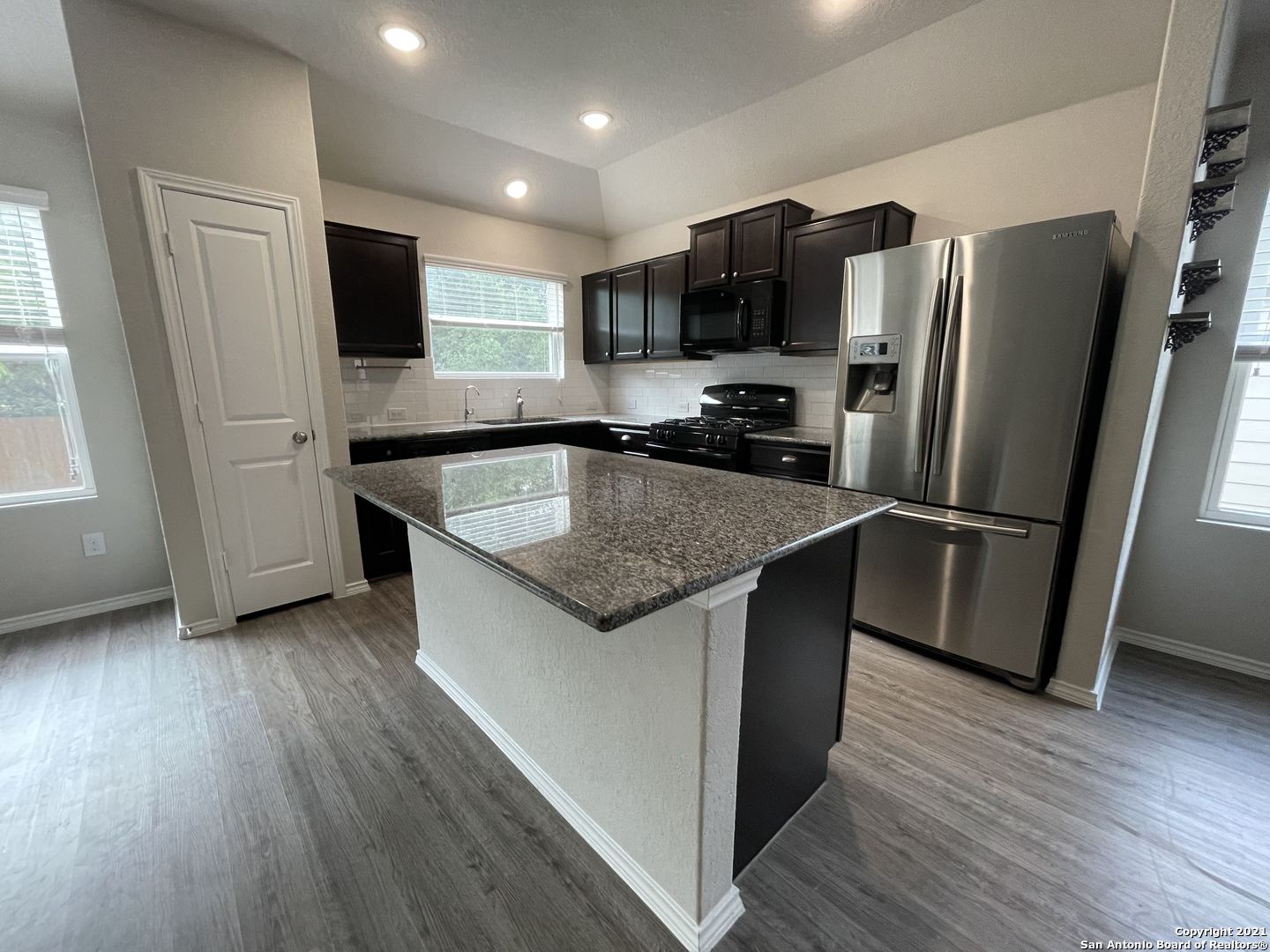 3918 Stanley Park Converse TX 78109