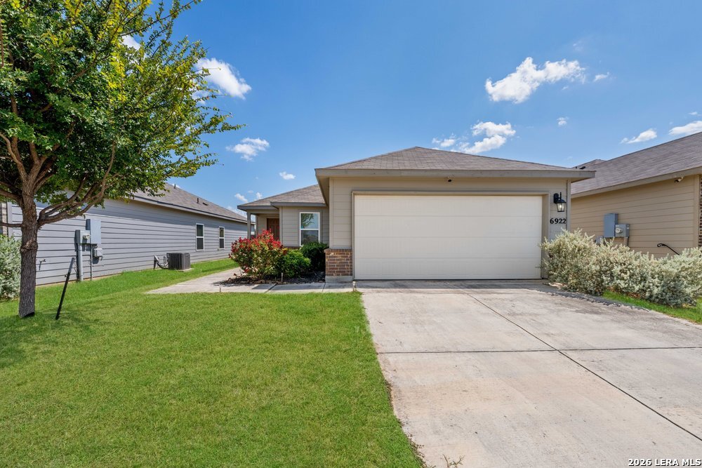 6922 Phoenix Path Converse TX 78109