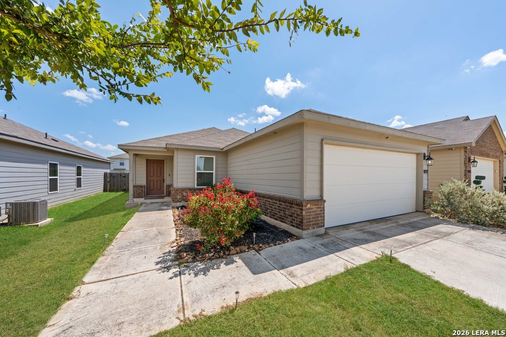 6922 Phoenix Path Converse TX 78109