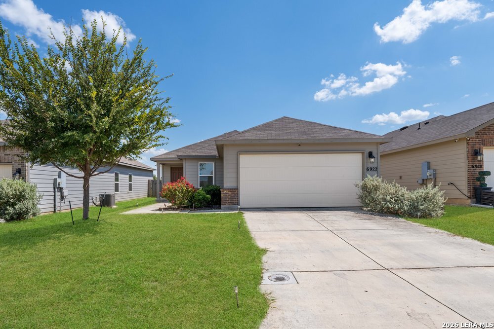 6922 Phoenix Path Converse TX 78109
