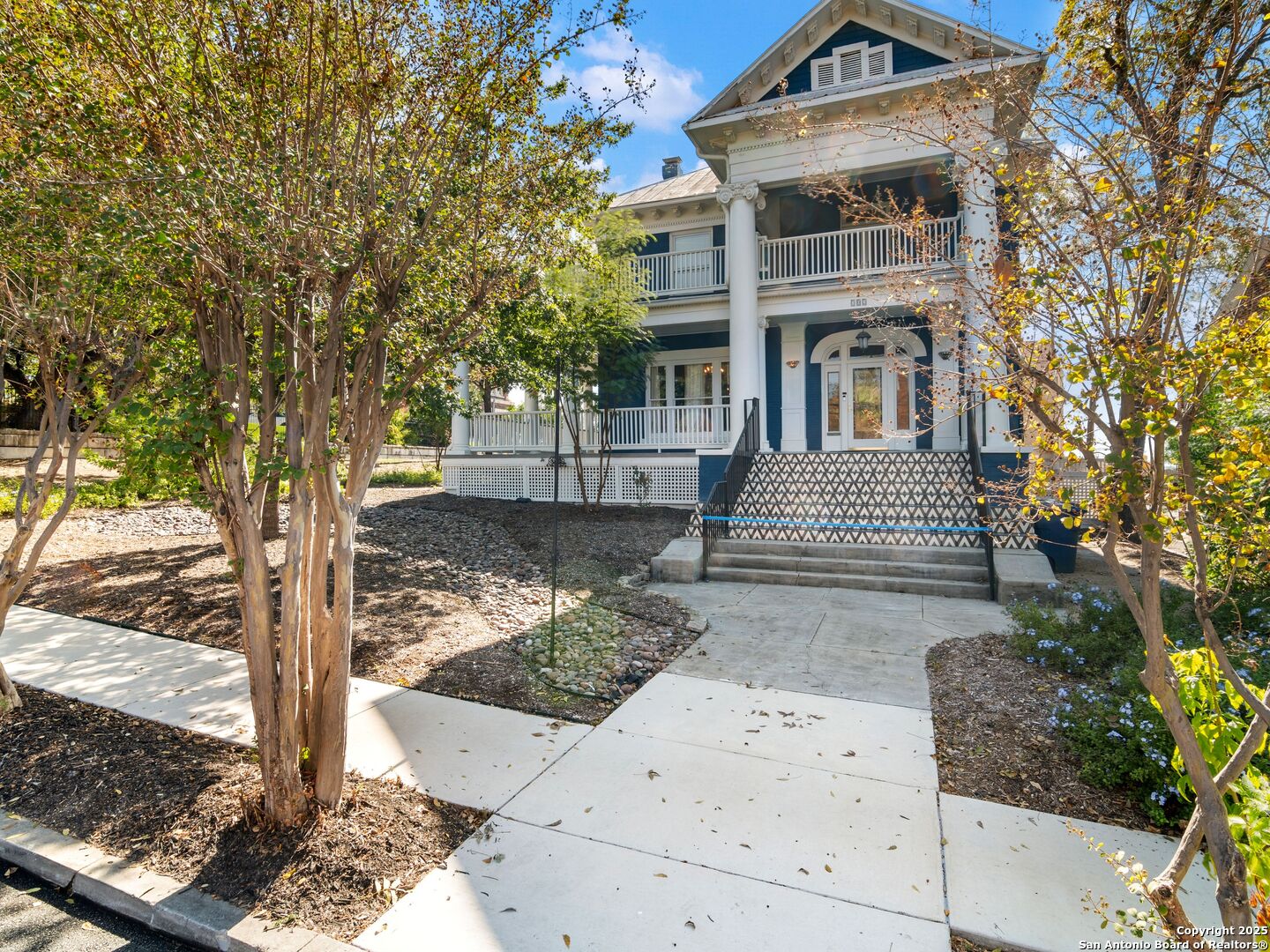 702 W French Place San Antonio TX 78212