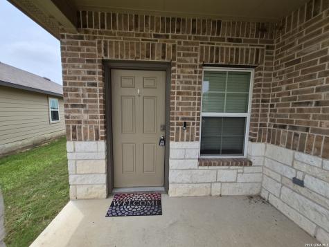 465 Middle Green Loop Floresville TX 78114