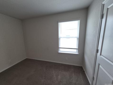 465 Middle Green Loop Floresville TX 78114