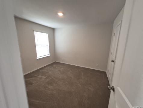 465 Middle Green Loop Floresville TX 78114