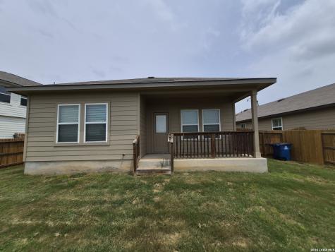 465 Middle Green Loop Floresville TX 78114