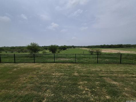 465 Middle Green Loop Floresville TX 78114