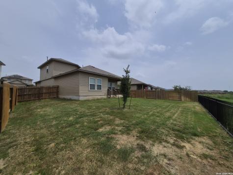 465 Middle Green Loop Floresville TX 78114