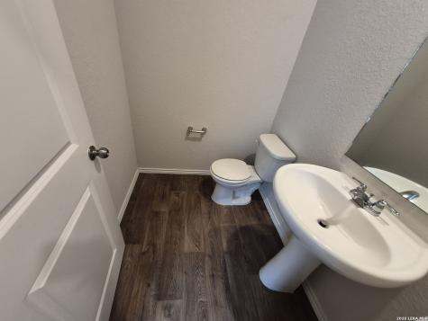 465 Middle Green Loop Floresville TX 78114