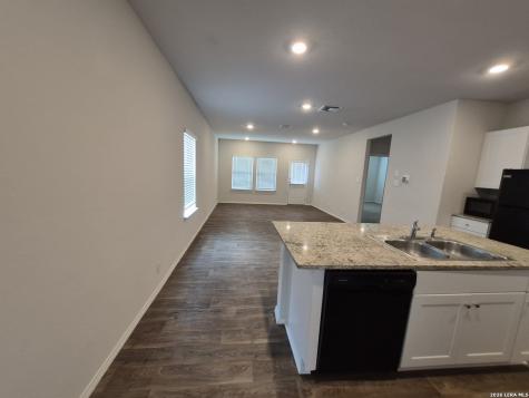 465 Middle Green Loop Floresville TX 78114
