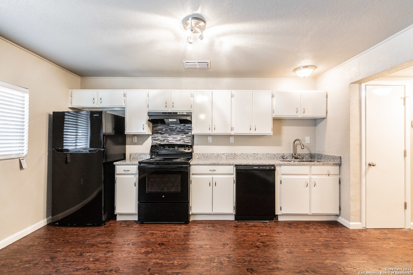 122 Roundtree Lane San Antonio TX 78233