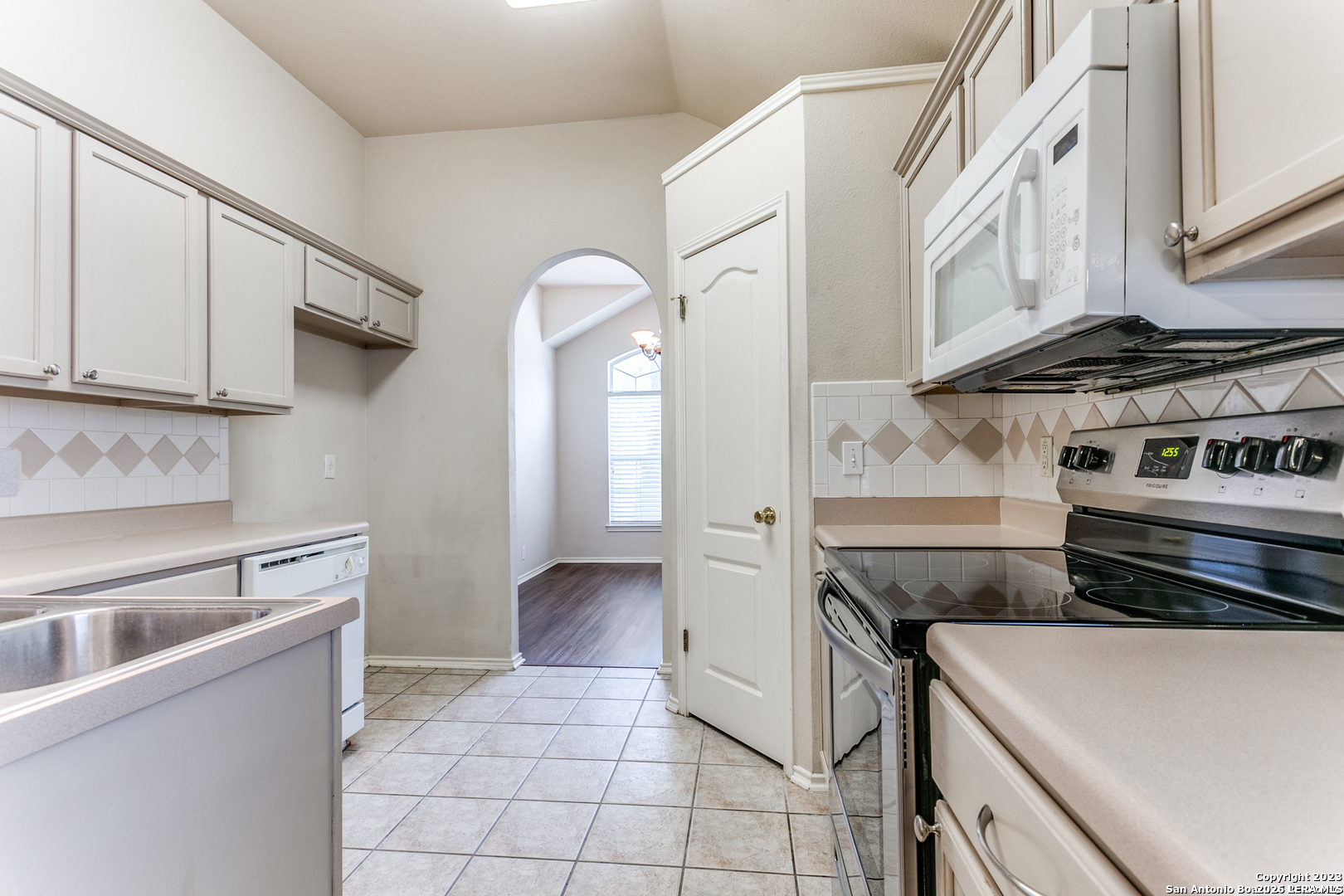 6014 Woodway Court San Antonio TX 78249