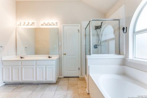 6014 Woodway Court San Antonio TX 78249