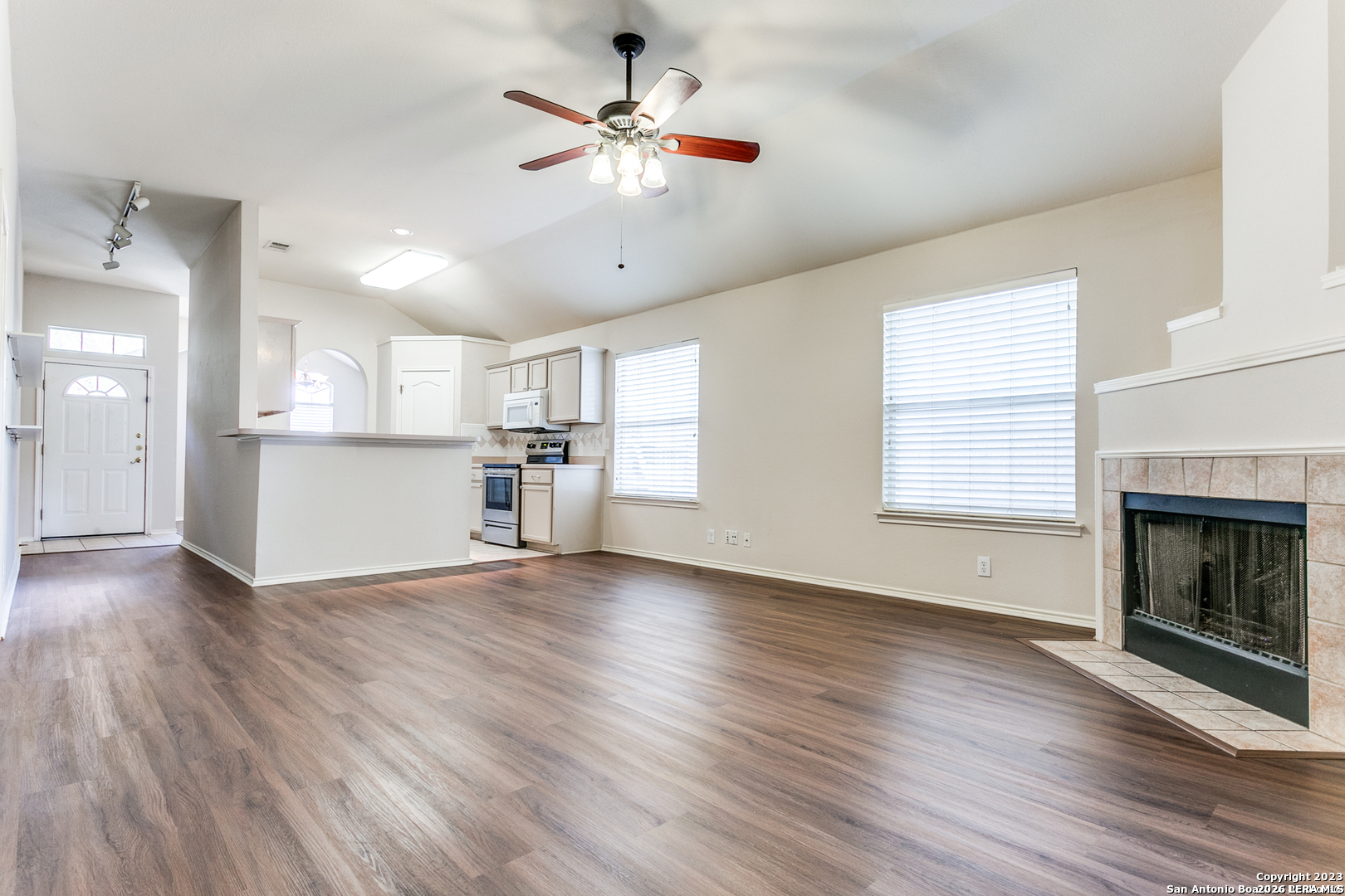 6014 Woodway Court San Antonio TX 78249