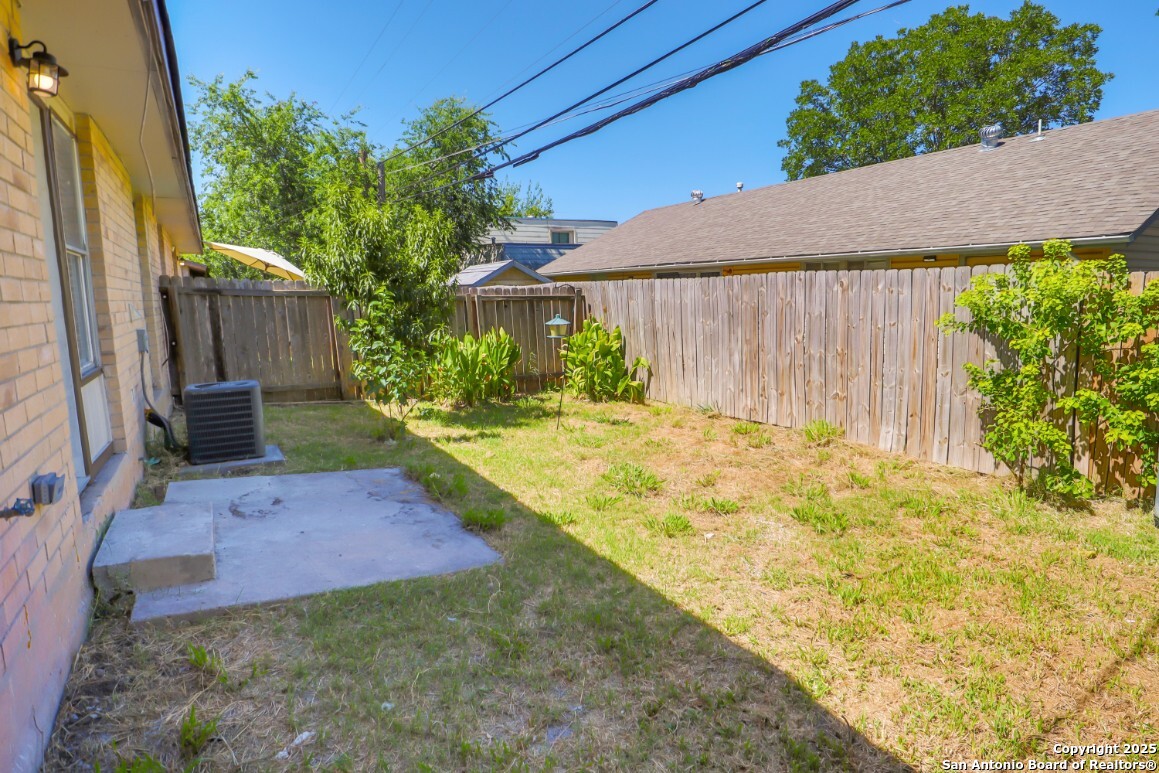 5613 Lochmoor San Antonio TX 78244