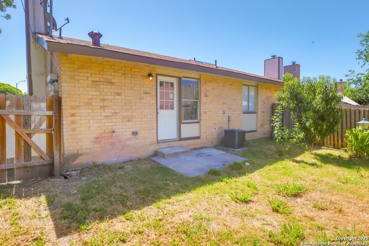 5613 Lochmoor San Antonio TX 78244