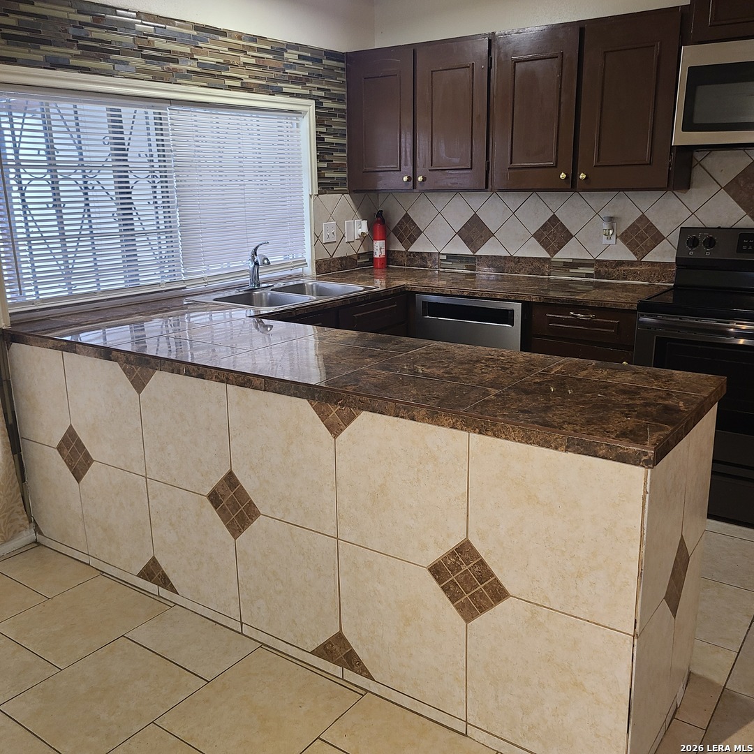 6602 Spring Manor San Antonio TX 78249