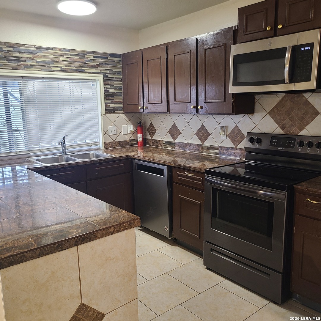 6602 Spring Manor San Antonio TX 78249