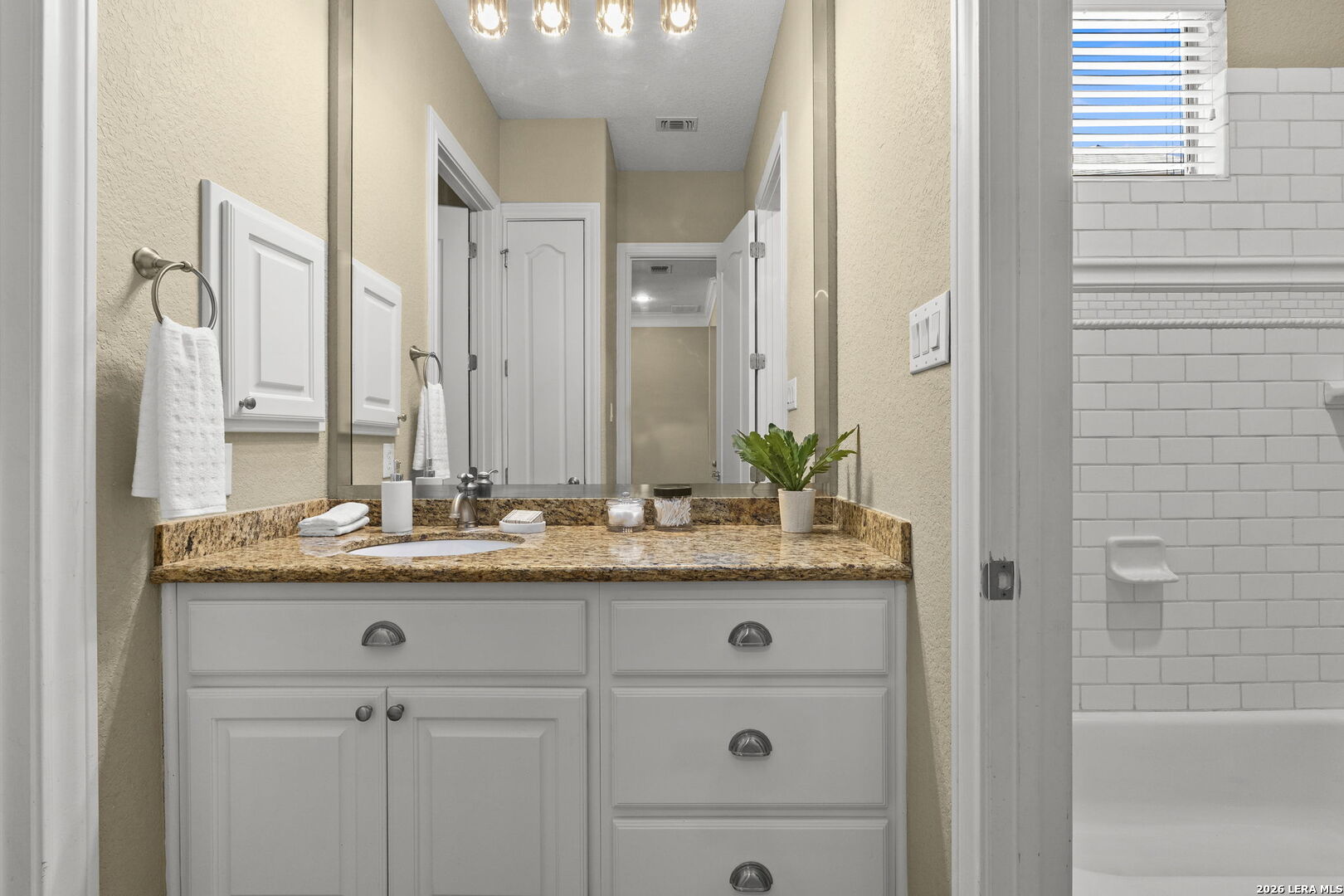 1911 Far Niente San Antonio TX 78258