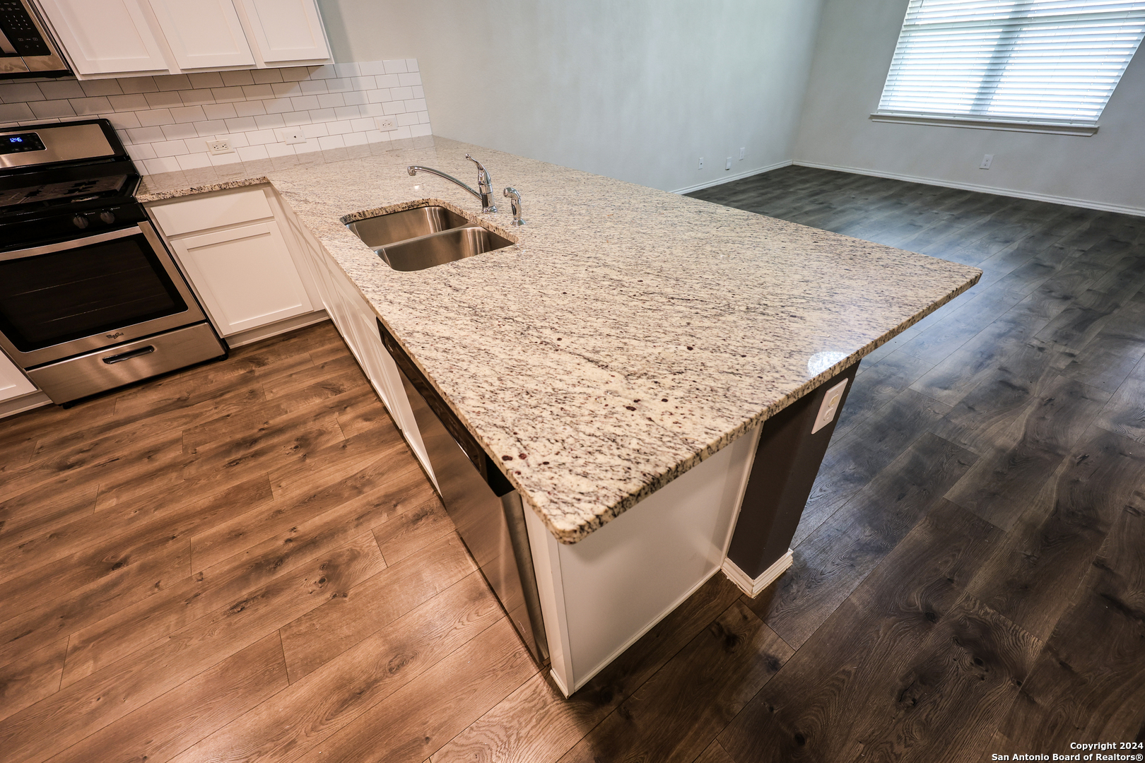 6407 Kendall Cove Converse TX 78109
