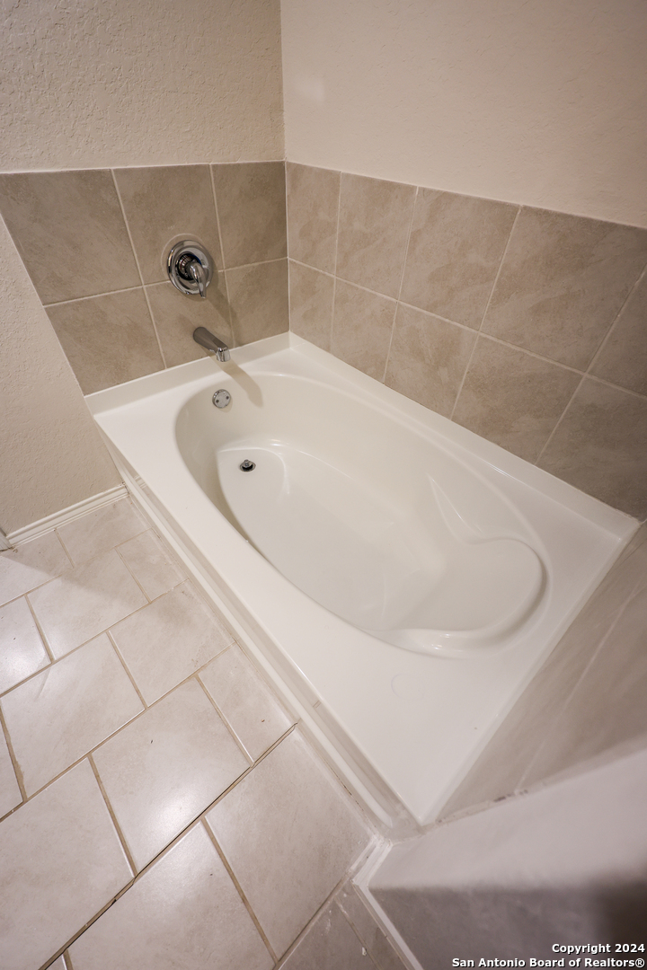 6407 Kendall Cove Converse TX 78109