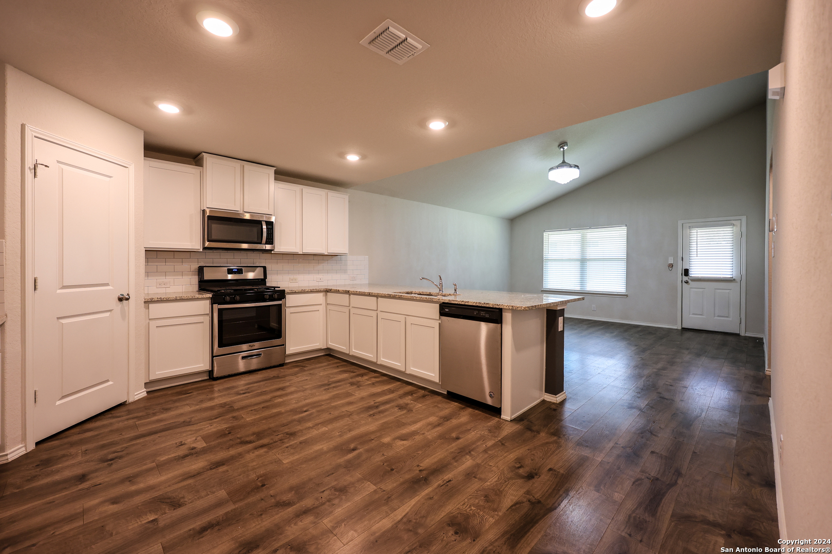 6407 Kendall Cove Converse TX 78109