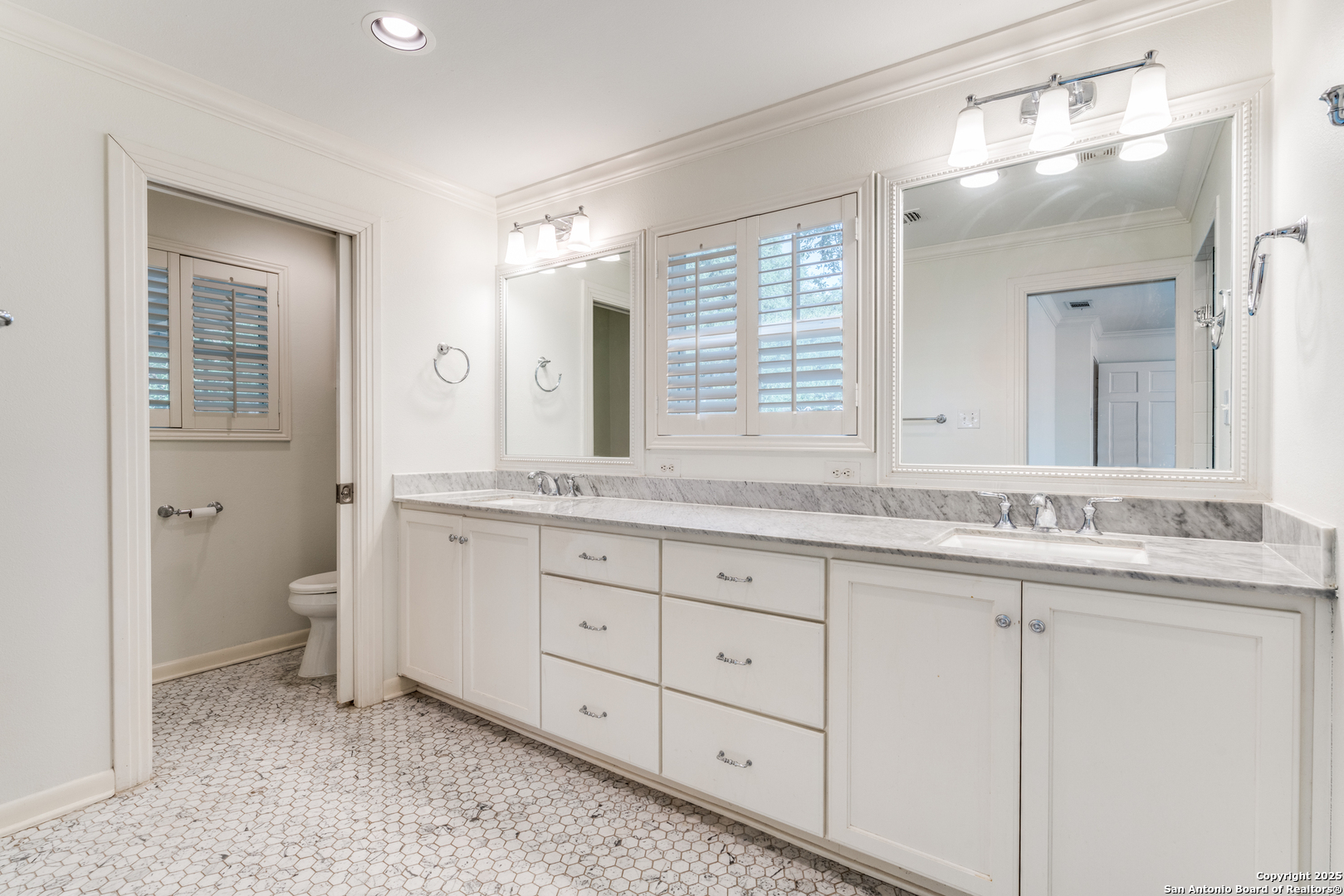 100 Seford Drive Terrell Hills TX 78209