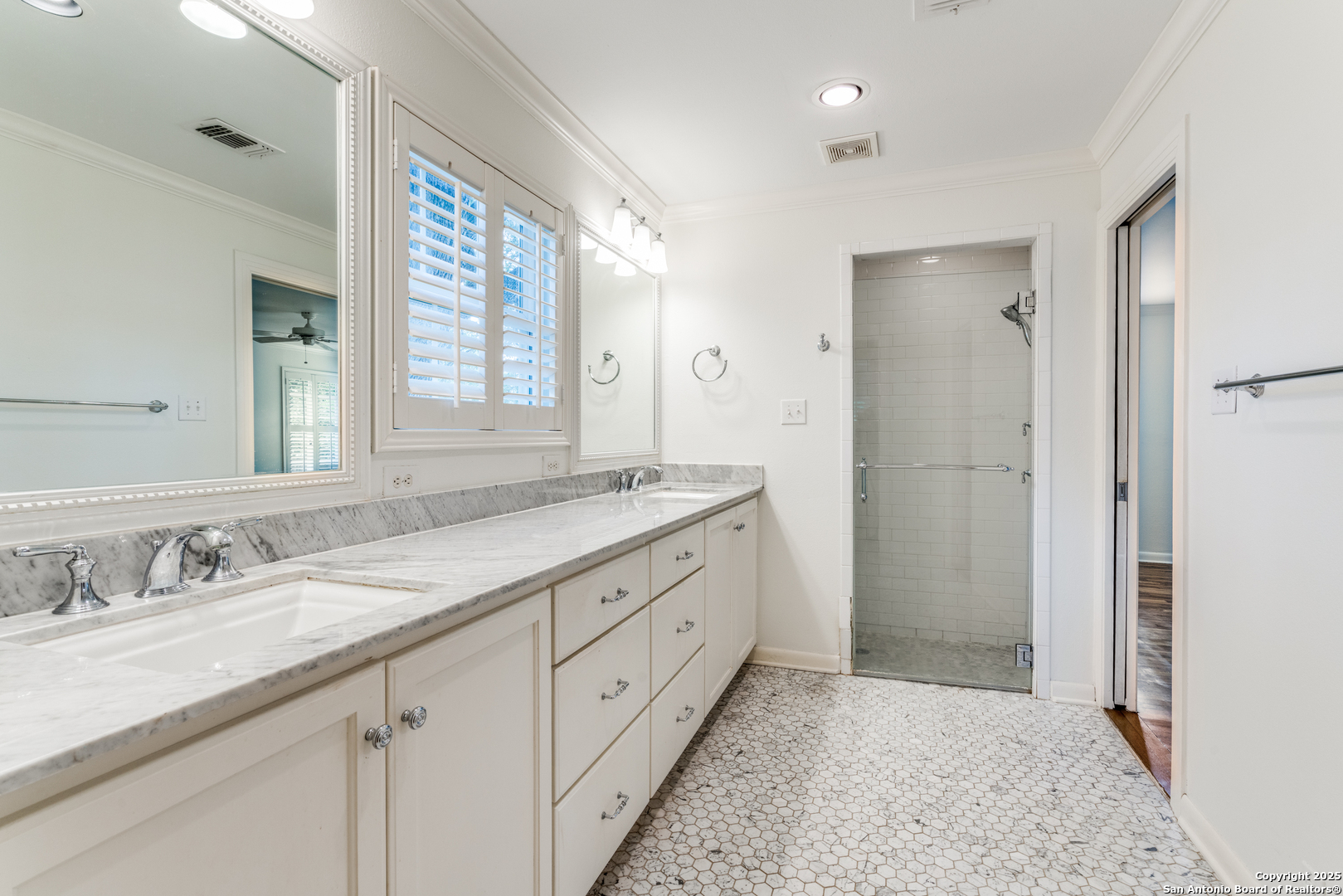 100 Seford Drive Terrell Hills TX 78209