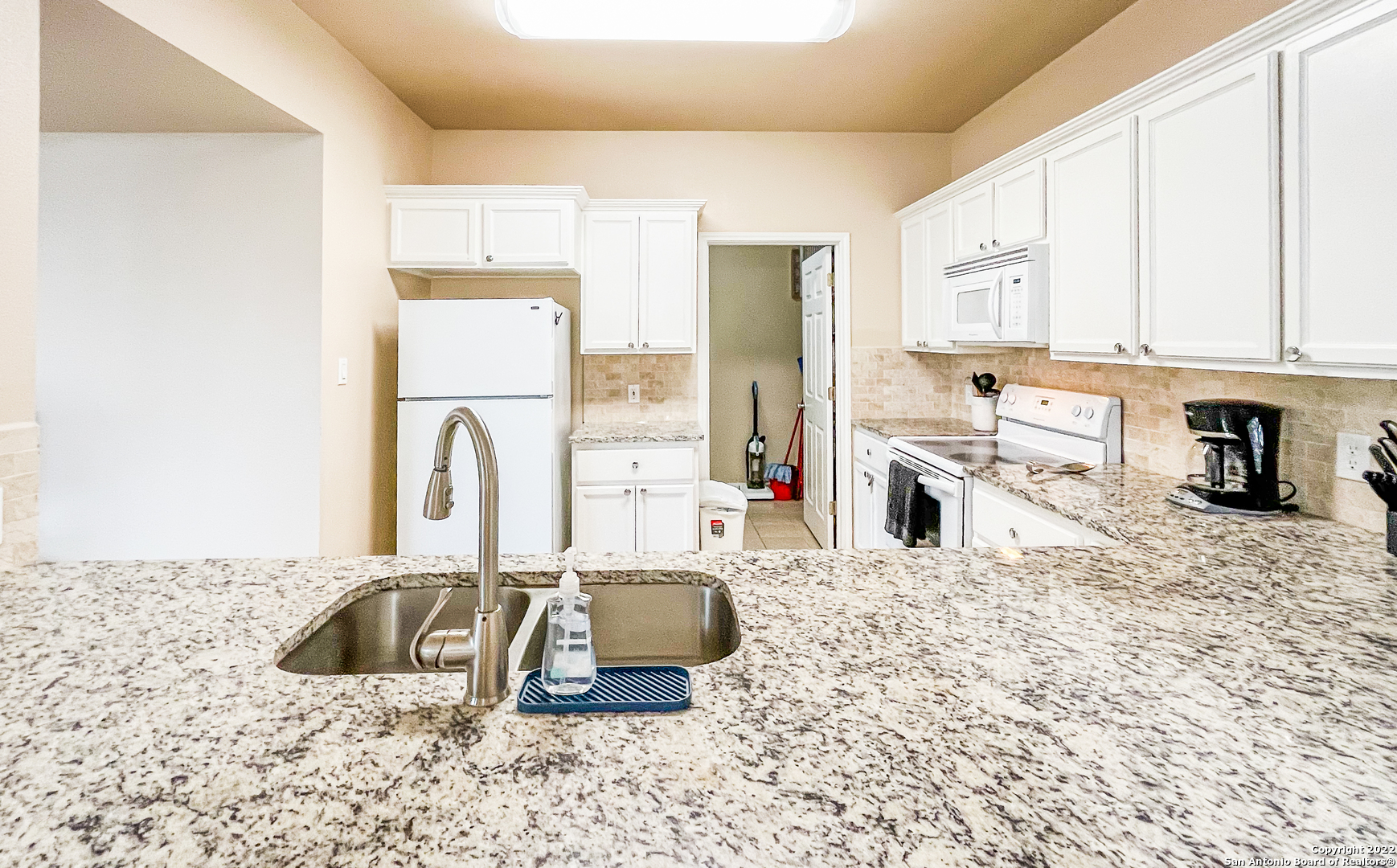 151 Chapel Hill Circle, San Antonio TX 78240