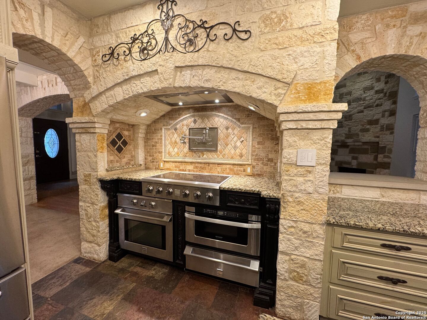 10118 Mission Creek Converse TX 78109