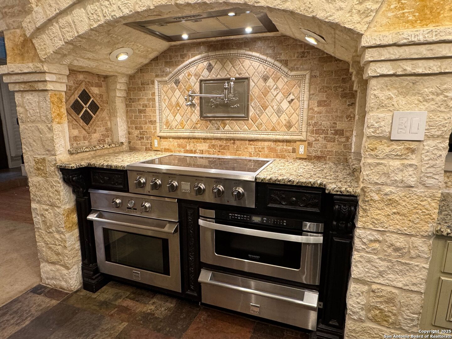 10118 Mission Creek Converse TX 78109