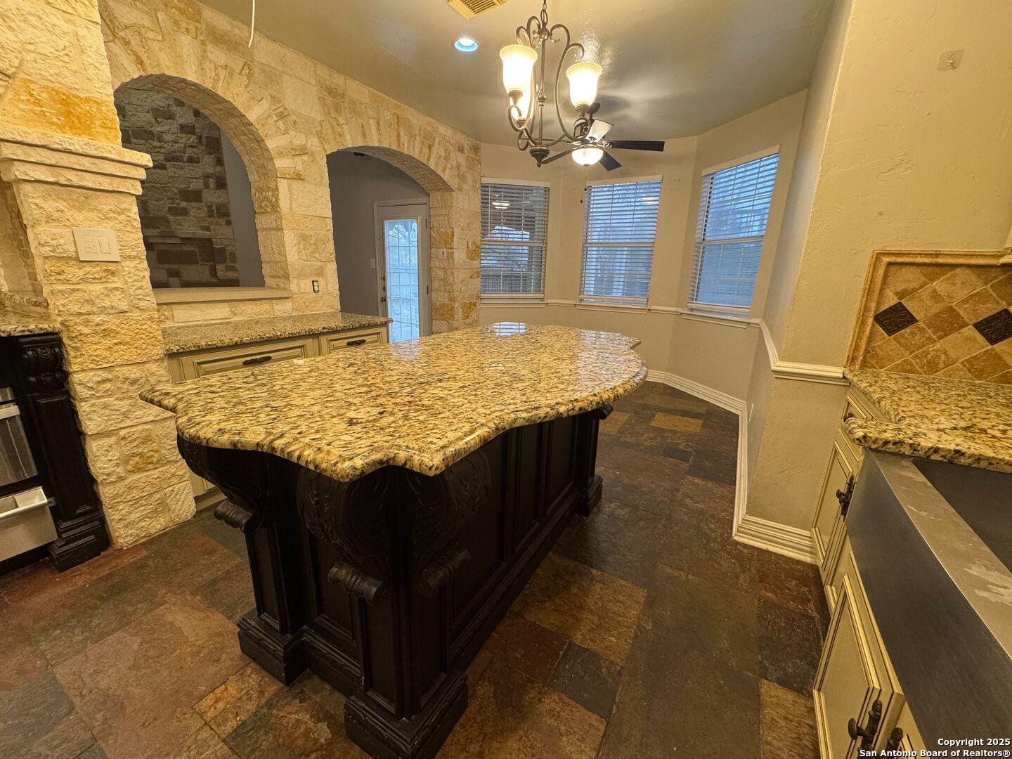 10118 Mission Creek Converse TX 78109