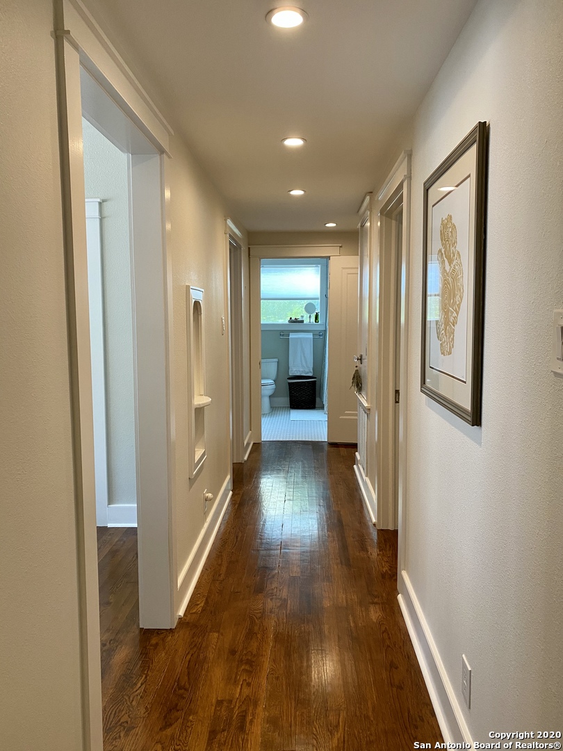 107 W Ridgewood Court San Antonio TX 78212