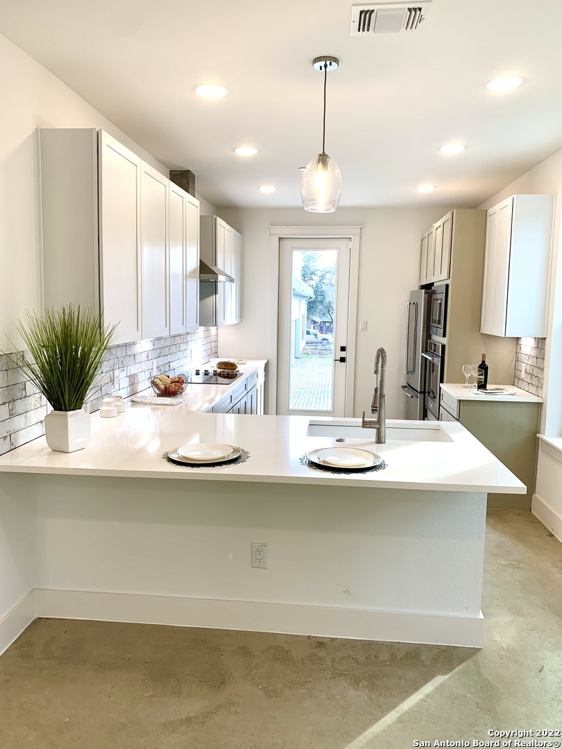 808 E Carson Street San Antonio TX 78208