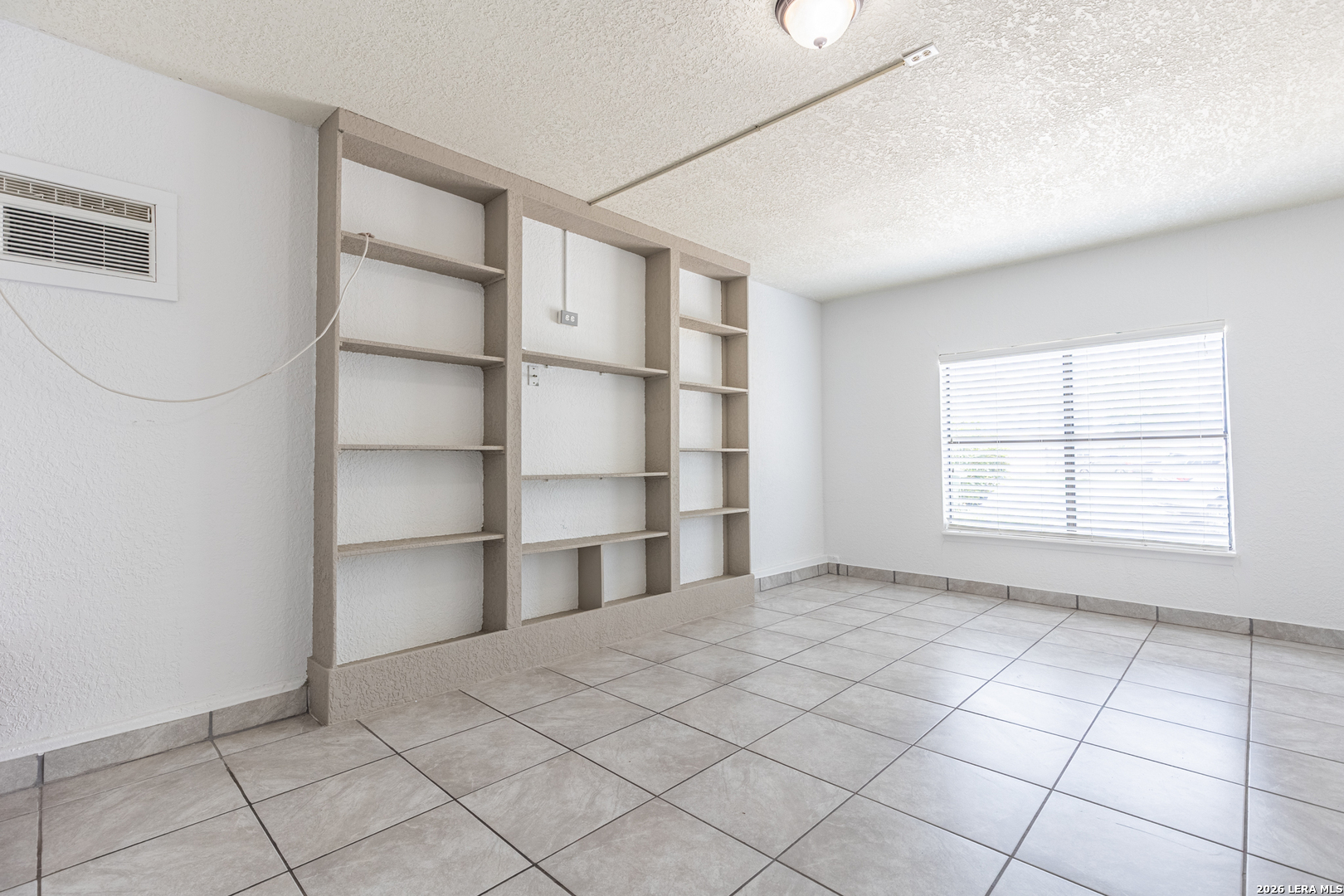 5702 Sunrise Laurel San Antonio TX 78244